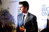 Zac Efron atendió a los medios de comunicación a su llegada a la alfombra roja.