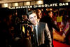 En la película, Zac Efron encarna a "Logan", un soldado Norteamericano que regresa desde Iraq a su país, en búsqueda de una mujer desconocida que se transformó en amuleto de buena suerte durante la guerra.