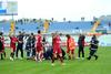 Los médicos utilizaron un desfibrilador para atender al futbolista.