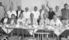 PERSONAL docente de la Escuela Primaria Don Mariano Matamoros de la colonia Jacarandas: María Luisa (f), Isabel, Juanita, Marilú, Marinita, Hilda, Nena, Lupita, Josefina, Geno, Juanita, Bety, Paty, Rosalba y Rosy caracterizadas de niñas para divertir a los alumnos con motivo del Dí­a del Niño en el año de 1981.