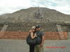 19042012 YANETH  Quiñones y Valy en las Piramides de Teotihuacan.