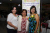 22042012 SONIA  Cantú al lado de su mamá Eulogia Chapa y su suegra Cristina Moreno.