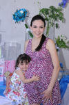 25042012 JENNY  Rodríguez de Valenzuela será mamá de un niño.
