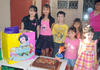 30042012 MARCELA  Ruiz del Río en su fiesta de ocho años de edad junto un grupo de amiguitos.