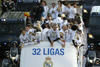 Los jugadores festejaron el título de Liga número 32 que consigue el Real Madrid en su historia. (EFE)