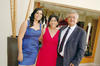 06052012 MARICELA  Ramírez el día de su celebración de jubilación, la acompañan su hija Maricela y esposo Rogelio.