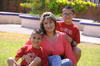 08052012 LILIANA  Rodríguez con sus hijos Jaime y Ricardo Ruiz.