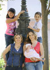 10052012 ELENA  Adoración Sandoval de Sada, Carolina y Elena Sofía forman tres generaciones.