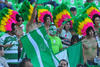 Con banderas y penachos, aficionados del Santos apoyaron a sus Guerreros desde las tribunas del Corona.