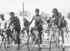 CENOBIO Ruiz, Eugenio Domínguez y Fernando Segura en la preparación para la carrera de la primer vuelta a La Laguna el 12 de mayo de 1952.