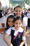 14052012 ZAFIRO , Sofía y Andrea.