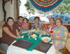 17052012 CECY,  Chayo, Don Luis, Yolis, Maye y Alma, se reunieron con el objetivo de festejar el Día de la Madre.