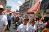 Carteles y mantas de apoyo se pudieron aprecier en la marcha a favor de López Obrador.