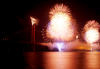 Un espectáculo de fuegos artificiales puso fin a toda una jornada de festejos en la bahía.