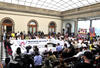 El actor Gael García Bernal asistió a la reunión del Movimiento por la Paz
Justicia y Dignidad con los cuatro aspirantes a la Presidencia de
México, en el Alcázar del Castillo de Chapultepec en el DF.