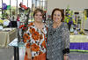 29052012 MAVISA  Ramírez de Morales y Tita Chifer de Mijares, fueron las anfitrionas de la Exposición Floral Estándar.