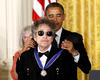 El legendario cantante Bob Dylan recibió el máximo honor civil en Estados Unidos, durante la entrega de las Medallas de la Libertad, que tuvo lugar en la Casa Blanca.