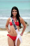 La representante de España, Estela Cruz, participa en una sesión fotográfica en traje de baño del Certamen Miss América Latina del Mundo que se realiza en la Riviera Maya, Quintana Roo (México).