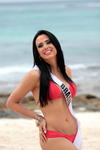 La representante de Nicaragua, Karen Gutiérrez, participa  en una sesión fotográfica en traje de baño del Certamen Miss América Latina del Mundo que se realiza en la Riviera Maya, Quintana Roo (México).