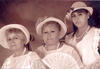 31052012 SOCORRO  Cárdenas Vda. de Díaz, María de Lourdes Díaz Cárdenas, Lourdes Carolina Díaz Cárdenas, forman parte de tres generaciones.
