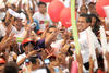 Peña Nieto se acercó a saludar a sus simpatizantes que asistieron a la Expo Feria de GP.