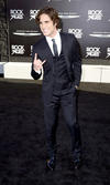 El actor estadounidense Zac Efron desfiló por la alfombra roja del estreno del nuevo filme de Tom Cruise.