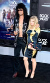 El ex esposo de Katy Perry, Russell Brand posó a su llegada al estreno de la película "Rock of Ages" en el teatro Grauman's Chinese de Hollywood.