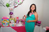 09062012 LORENA  Reyes de Plata recibió alegre fiesta de regalos para bebé.