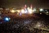 Justin Bieber provocó un verdadero temblor en pleno Zócalo capitalino al desatar la euforia de miles de fans que disfrutaron el show gratuito que ofreció el ídolo juvenil.