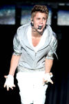 Las "Beliebers" mostraron su entrega y dedicación a su ídolo al corear completa As Long As You Love Me, que apenas se dio a conocer horas antes del concierto.