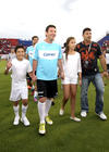 Luego que también la lluvia “perdonó el evento” se hicieron presentes el colombiano Darwin Quintero, Juan Pablo Rodríguez, los hermanos Giovanni y Jonathan Do Santos, Ángel Reyna, Iván Estrada, Juan Carlos Leaño, los argentinos Ariel Ortega y Javier Mascherano, el italiano Marco Matterazzi y el uruguayo Diego Lugano, por citar algunos.