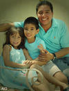 17062012 ADOLFO  Vargas y sus hijos Ana Regina y Diego Vargas, captados en una sesión con motivo del Día del Padre.- A/G Fotografía