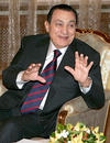 Mubarak, de 84 años, 30 ellos detentando el poder de forma autoritaria y burlándose de las urnas, estaba amarrando su sucesión en la figura de su hijo Gamal.