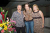 22062012 ALEJANDRA  Aguilera con sus papás Jaime y Lawrette en su cumpleaños.