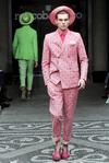 Creación de la colección primavera/verano 2013 de Vivienne Westwood durante la Semana de la Moda Masculina de Milan.