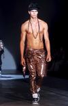Un modelo luce una propuesta de la colección primavera/verano 2013 de Frankie Morello.
