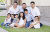 25062012 EDUARDO  Acosta, Arturo Ortiz y Victor Hayakawa, en compañía de sus respectivos hijos.