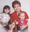 24062012 OLIVIA  Santacruz de Fernández en compañía de sus nietas Katia, Alina y Daniela.