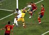 Las acciones arrancaban en el Donbass Arena con un tiro de Alvaro Arbeloa. (EFE)