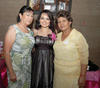 30062012 LA FELIZ  novia junto a las anfitrionas de la fiesta, su mamá Luz Ma. Arreola y su futura suegra Juana Marina.