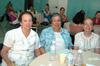 30062012 NINFA  Villarreal acompañada de Laura Saucedo y Gaby Prieto el día de su cumpleaños.