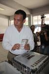 El ex gobernador Humberto Moreira, reapareció en Saltillo al acudir a votar y evadió hablar de su ex colaborador Javier Villarreal y de la “megadeuda”.