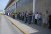 Las personas foráneas que intentaron emitir su voto en las casillas especiales instaladas en Torreón, hicieron fila de más de tres horas.