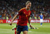 En el primer tiempo los españoles marcaron diferencias con los goles de David Silva al minuto 14 y Jordi Alba, al 41 y en la segunda parte con Italia en inferioridad numérica, la Furia Roja estiró la ventaja con Fernando Torres al 84 y Juan Mata al 88.