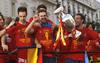 Miles de personas se dieron cita en Madrid para las celebraciones por el bicampeonato de la Eurocopa. (EFE)