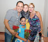 02072012 FERNANDA  y Emilia disfrutaron de divertida fiesta por sus respectivos cumpleaÃ±os; las acompaÃ±an sus papÃ¡s Fernando y Brenda Carrillo.