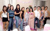 01072012 NORMA  y Luz PÃ©rez con las asistentes a su fiesta de canastilla.