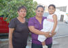 10072012 MARISELA  Lara, Mayela Contreras y la niña Regina.