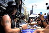 Slash, cuyo nombre verdadero es el de Saul Hudson, recibió en unas de sus siete nominaciones al Grammy americano por su interpretación del tema de “El padrino” y por el documental de Evans “The kids stays in the picture”.