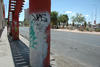 Poco mantenimiento. Los puentes peatonales del bulevar Revolución lucen con graffiti, golpes y poca limpieza en general.